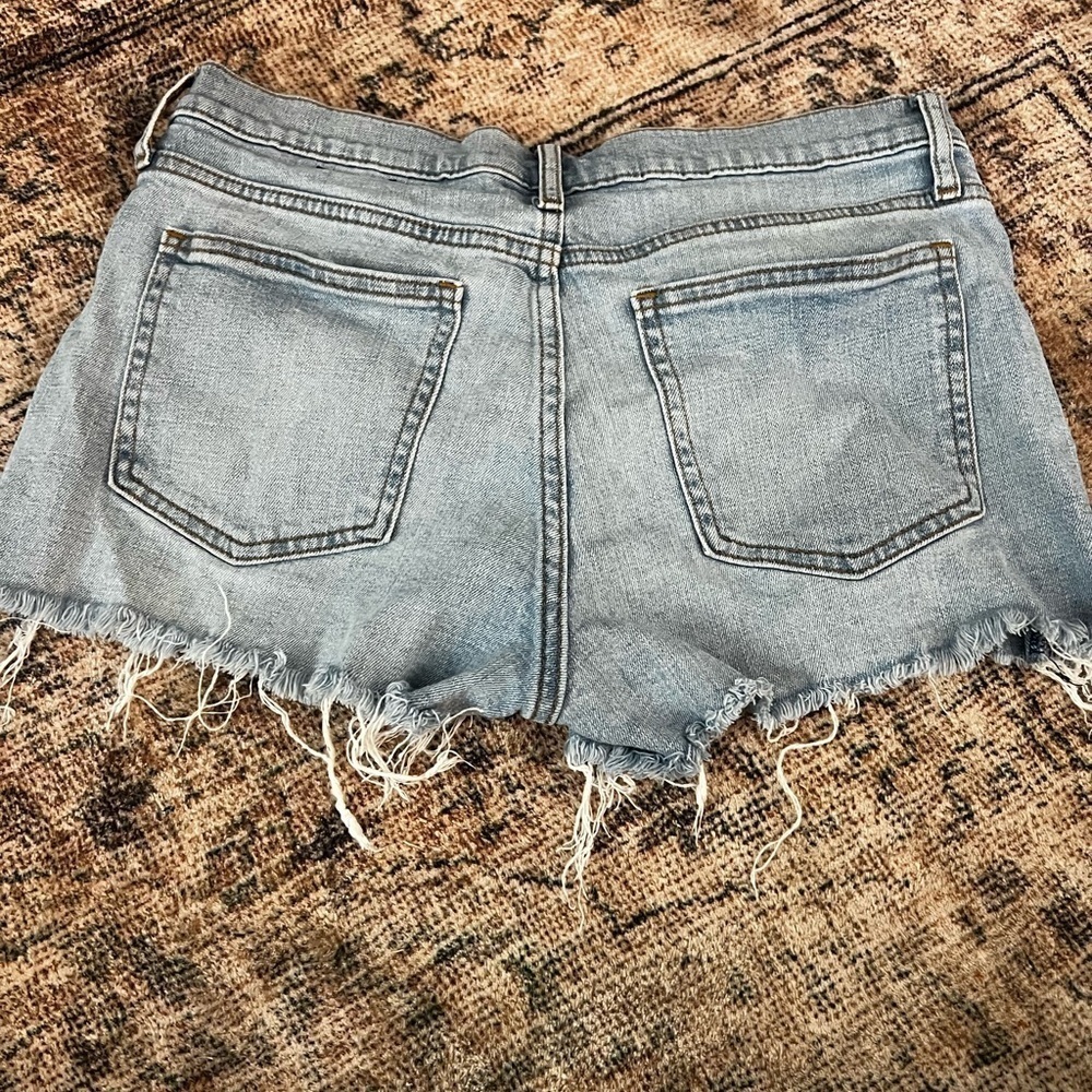 GAP 3” Distressed Denim Shorts Size 29 - Picture 2 of 2